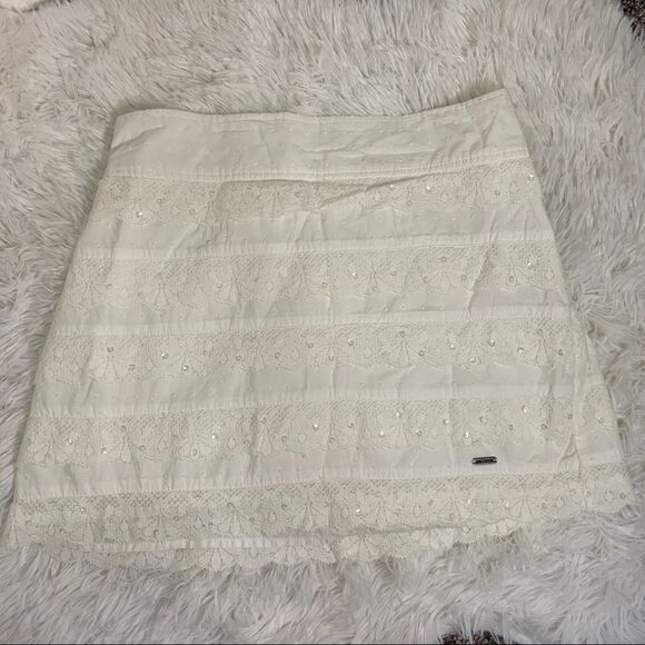 Hollister Mini Skirt Ivory Tiered Lace Size Small - Picture 1 of 3